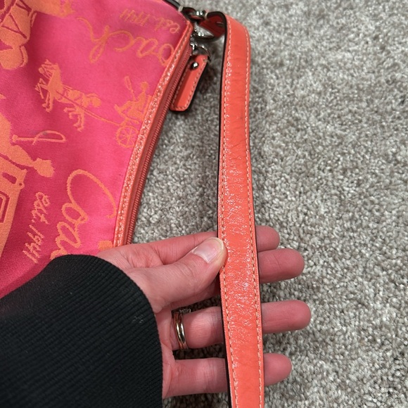 ❌SOLD❌Pink Coach Signature Small Purse - Picture 4 of 5
